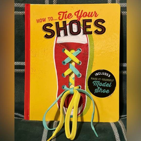 How to... Tie Your Shoes w/Make-It-Yourself Model Shoe by Cottage Door Press NEW - Picture 1 of 5